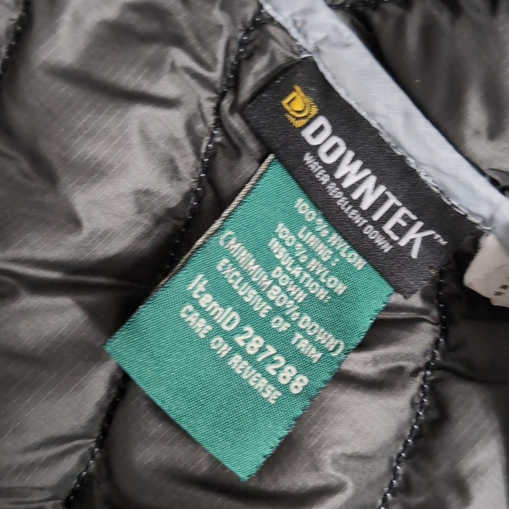 L.L. Bean Downtek Puffer Vest Size Large-Reg In Bluish-Silver Stowaway Pocket - Picture 8 of 12